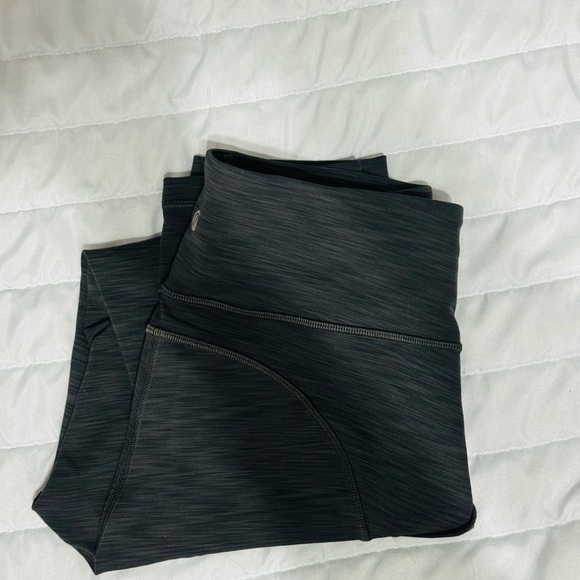 Lululemon Invigorate High-Rise Tight 25"
Heathered Graphite Grey - Picture 2 of 5